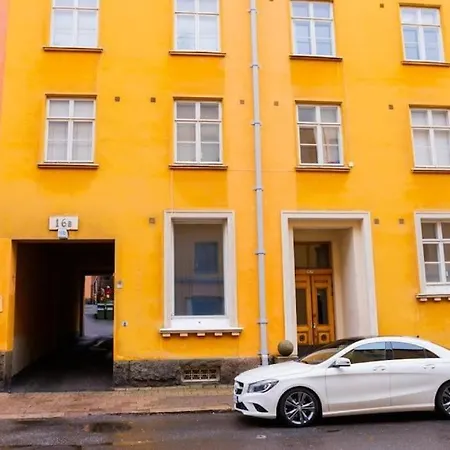Koti, Oma Sisaeaenkaeynti Ja Parkkipaikka * Turku